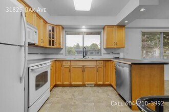 5 Bedroom Home w/ 2 Kitchens in Abbotsford, BC - Building Photo - Building Photo