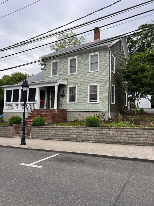 303 E Main St in Port Jefferson, NY - Building Photo
