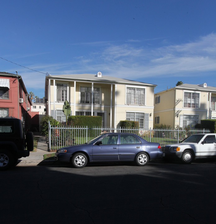 5311 Russell Ave in Los Angeles, CA - Building Photo