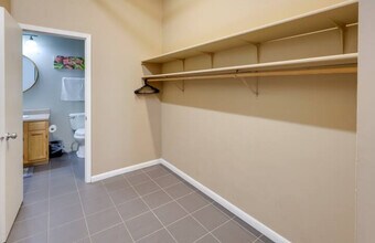 1211 Howard St, Unit 302 in Omaha, NE - Building Photo - Building Photo