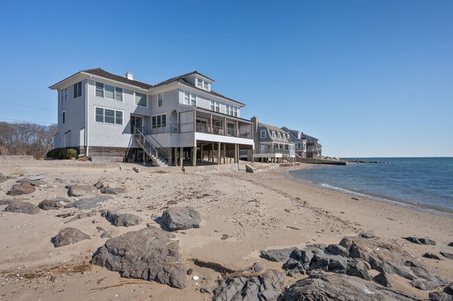 66 Compo Mill Cove in Westport, CT - Foto de edificio - Building Photo
