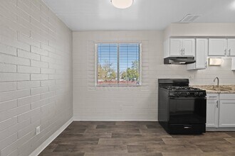 Zona Village in Tucson, AZ - Building Photo - Building Photo