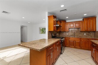251 NW 110th St in Miami, FL - Building Photo - Building Photo