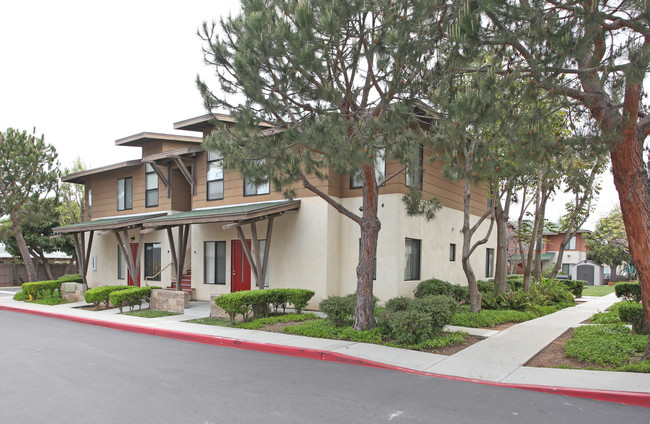 Trolley Terrace Townhomes in Chula Vista, CA - Foto de edificio - Building Photo