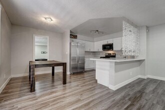 7905 Idledale Ct in Las Vegas, NV - Foto de edificio - Building Photo