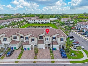 5515 NW 27th St in Lauderhill, FL - Building Photo - Building Photo