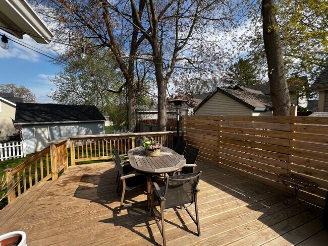 359 N Oakwood Ave in Oconomowoc, WI - Building Photo - Building Photo
