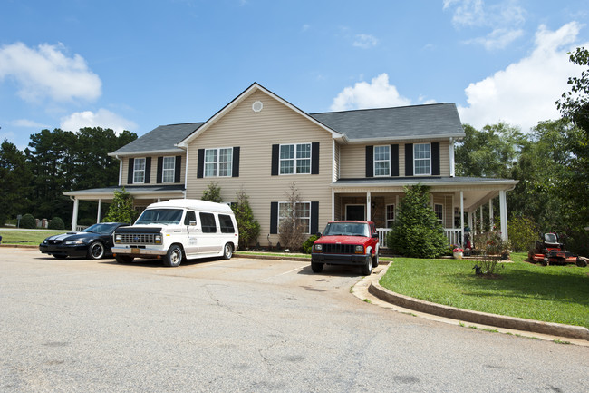 Towns Edge Landing in Barnesville, GA - Foto de edificio - Building Photo