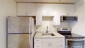 1560 Thurston Ave in Honolulu, HI - Building Photo