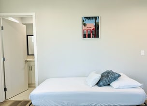 1301 N Kingsley Dr, Unit 1 in Los Angeles, CA - Building Photo - Building Photo