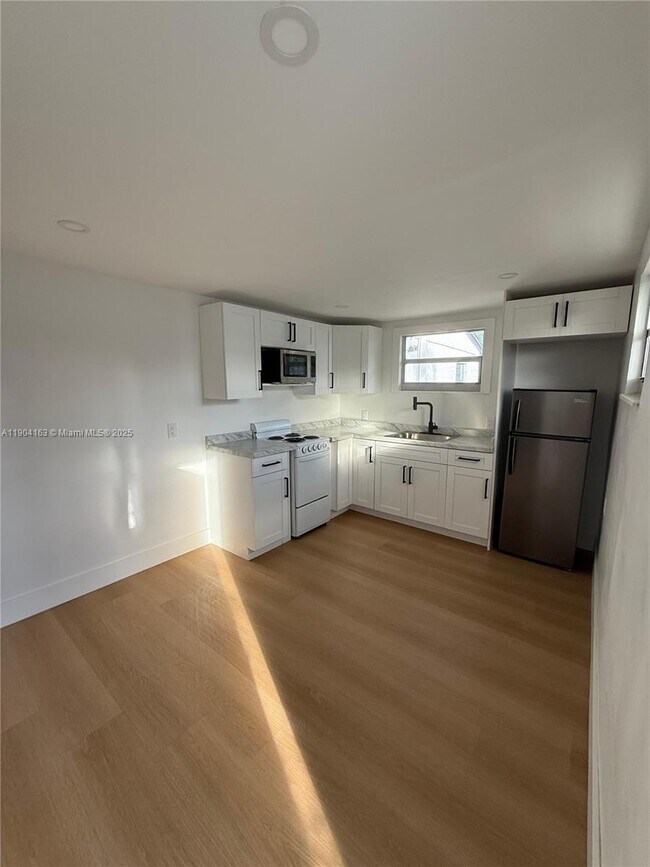 5666 Mayo St-Unit -1 in Hollywood, FL - Building Photo - Building Photo