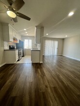 700 E Cedar Ave in Burbank, CA - Building Photo - Building Photo