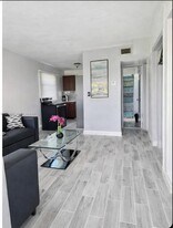 715 NW 7th Ave in Hallandale Beach, FL - Building Photo