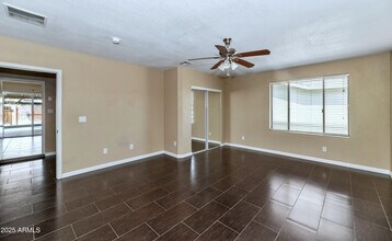 1128 E Broadmor Dr in Tempe, AZ - Foto de edificio - Building Photo