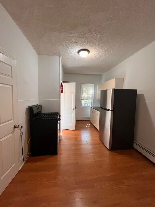 29 Clarke Ave, Unit 4 in Jersey City, NJ - Building Photo