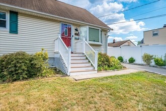 10 Oliver St in Metuchen, NJ - Building Photo - Building Photo