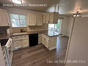 8625 S Spartan Dr in Sandy, UT - Building Photo - Building Photo