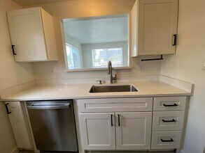 1602 B St SE Auburn, WA 98002 in Auburn, WA - Building Photo - Interior Photo