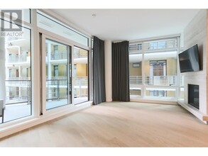 6699-6699 Nelson Ave in West Vancouver, BC - Building Photo - Building Photo