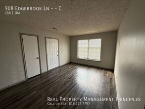 908 S Edgebrook Ln in Olathe, KS - Building Photo - Building Photo