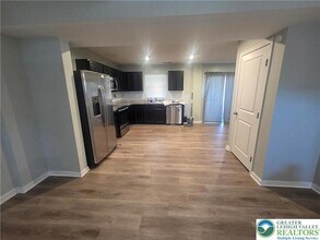 2500 Alex Rd in Easton, PA - Foto de edificio - Building Photo