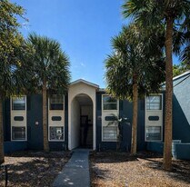 2505 N Alafaya Trail in Orlando, FL - Building Photo