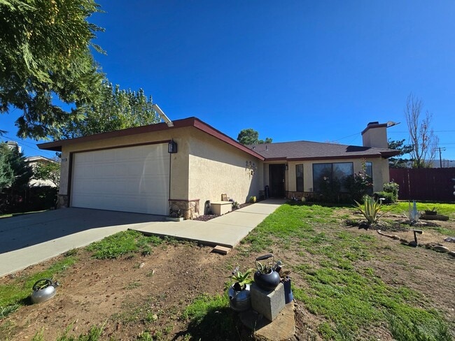 property at 21140 Woodford-Tehachapi Rd
