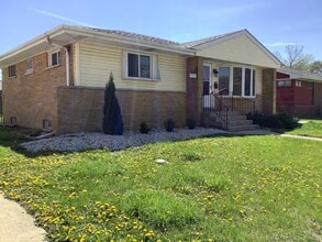 4920 Cypress Dr in Hillside, IL - Building Photo - Building Photo