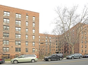 140-33 34th Ave in Flushing, NY - Building Photo - Building Photo