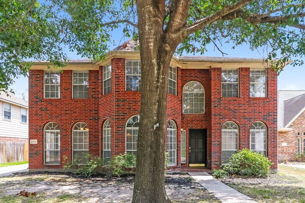 15526 Oxenford Dr in Tomball, TX - Building Photo