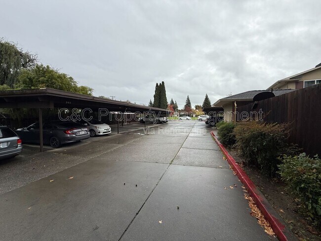 300 Stony Point Rd in Santa Rosa, CA - Building Photo - Building Photo