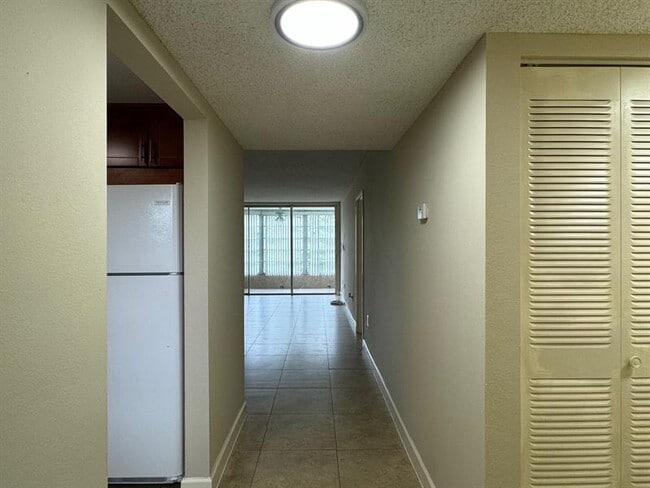 8341 Sands Point Blvd in Tamarac, FL - Building Photo - Building Photo