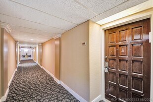 3800 N Hills Dr in Hollywood, FL - Building Photo