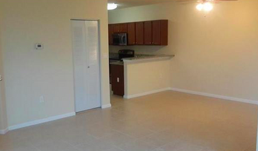 8850 97th NW Ave, Unit 214 in Doral, FL - Foto de edificio - Building Photo