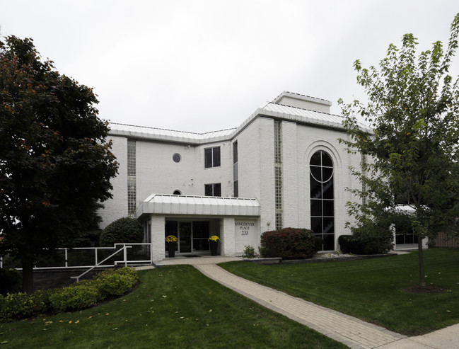 Vancouver Place in Barrie, ON - Building Photo - Primary Photo