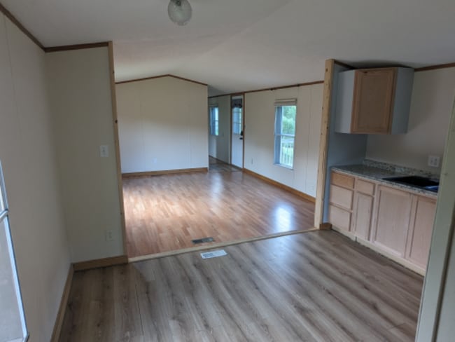 291 Moses Ln in Royalton, VT - Foto de edificio - Building Photo