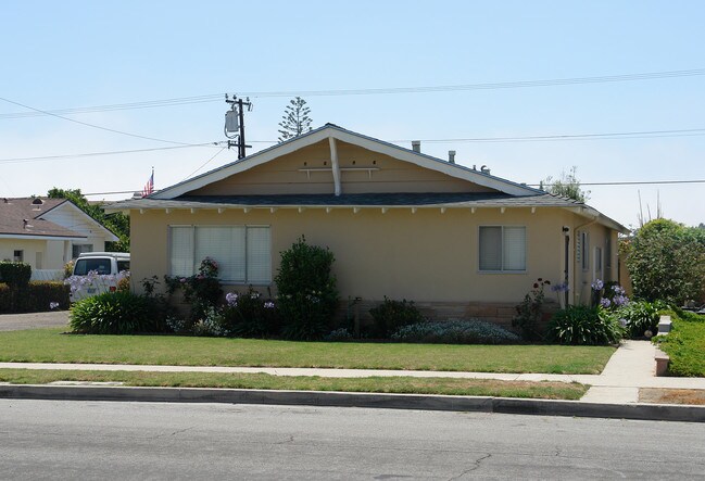 79-81 N Dunning St in Ventura, CA - Building Photo - Building Photo