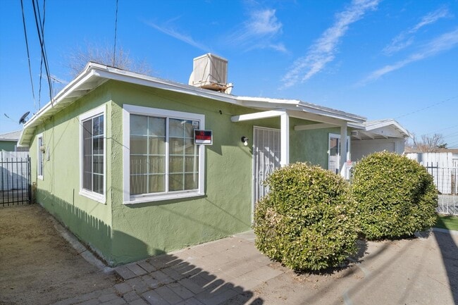 44524 Cedar Ave in Lancaster, CA - Building Photo - Building Photo
