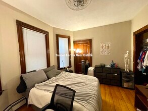68 Calumet St, Unit 2 in Boston, MA - Foto de edificio - Building Photo