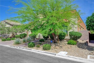 6020 Langreo Ln in Las Vegas, NV - Building Photo - Building Photo