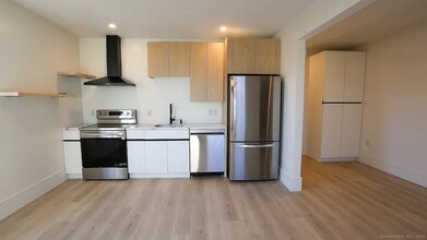 437 Washington Ave, Unit Apt 2 in West Haven, CT - Building Photo - Building Photo