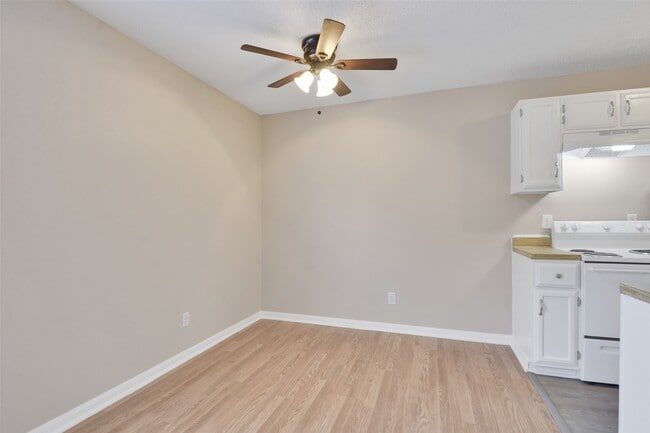 1300 Baker Ave in Bryan, TX - Building Photo - Building Photo