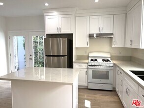 506 Croft Ave in West Hollywood, CA - Foto de edificio - Building Photo