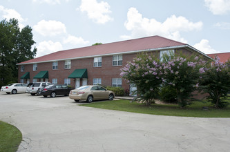 Pine Creek Apartments in Winder, GA - Building Photo - Building Photo