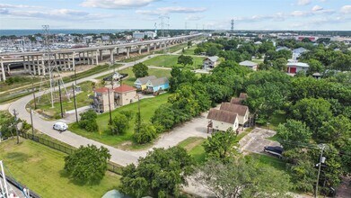 120 Grove Rd in Kemah, TX - Building Photo - Building Photo