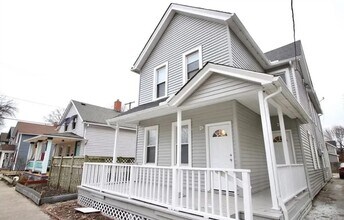 1939 W 52nd St, Unit upper unit in Cleveland, OH - Building Photo - Building Photo