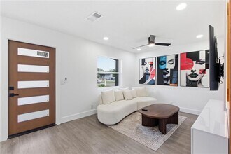 6713 S Mascotte St in Tampa, FL - Building Photo - Building Photo