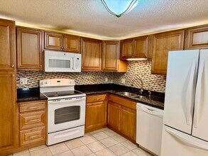 8 9th St in Medford, MA - Building Photo - Building Photo