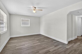 2425 Anastasia Dr in South Daytona, FL - Building Photo - Building Photo