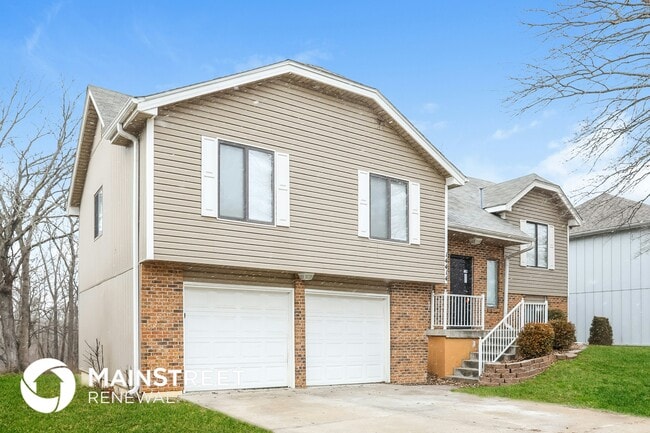 14414 St Andrews Dr in Grandview, MO - Building Photo - Building Photo